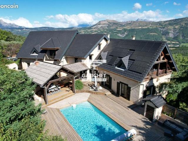 Propriété 8 pièces 330 m²