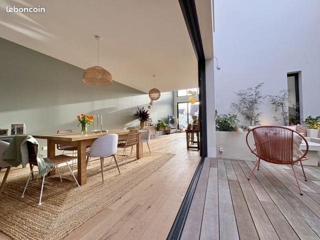 Propriété 8 pièces 332 m²