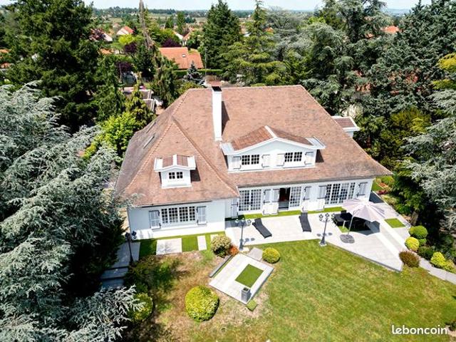 Propriété 8 pièces 340 m²