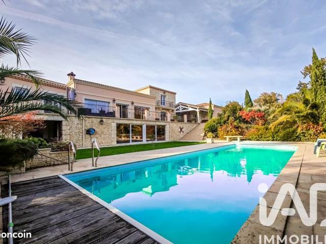 Propriété 8 pièces 358 m²