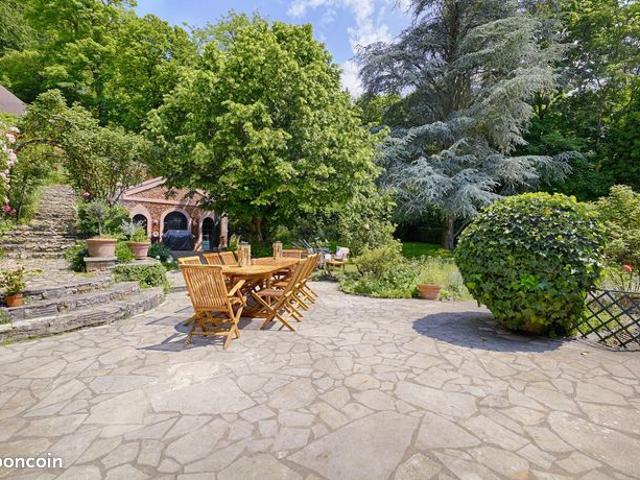 Propriété 8 pièces 351 m²