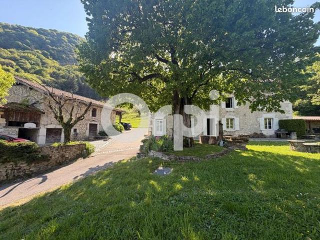Propriété 8 pièces 368 m²