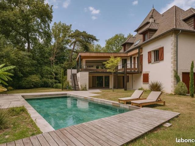 Propriété 8 pièces 368 m²