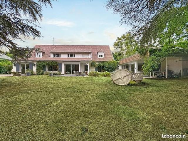 Propriété 8 pièces 361 m²