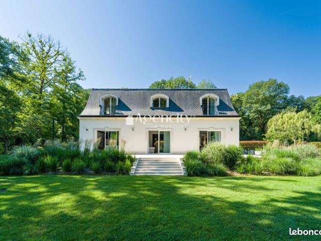 Propriété 8 pièces 374 m²