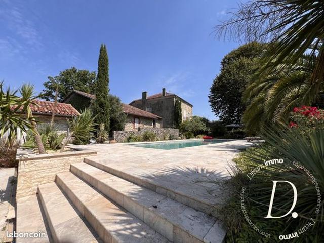 Propriété 8 pièces 374 m²