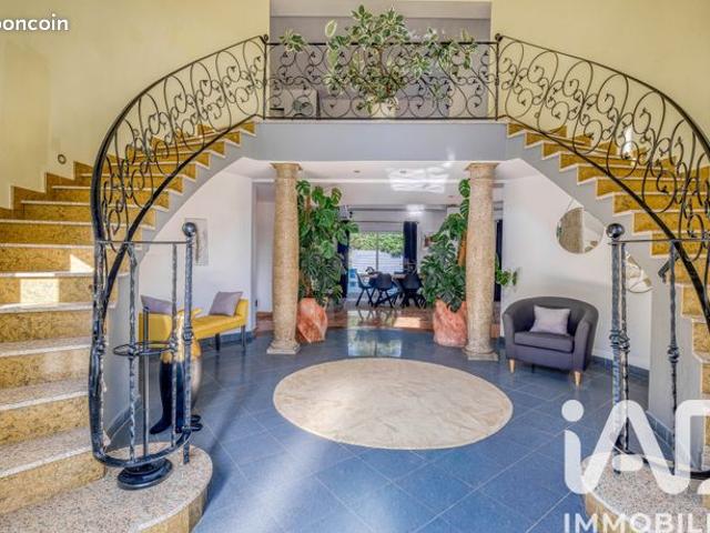 Propriété 8 pièces 375 m²