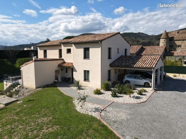Propriété 8 pièces 377 m²