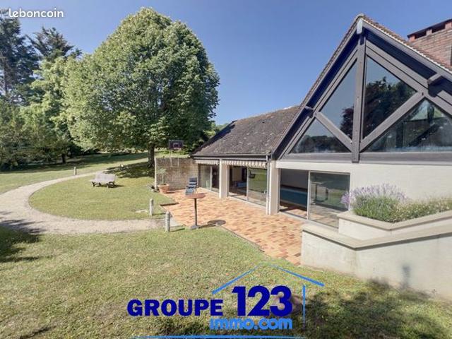 Propriété 8 pièces 373 m²