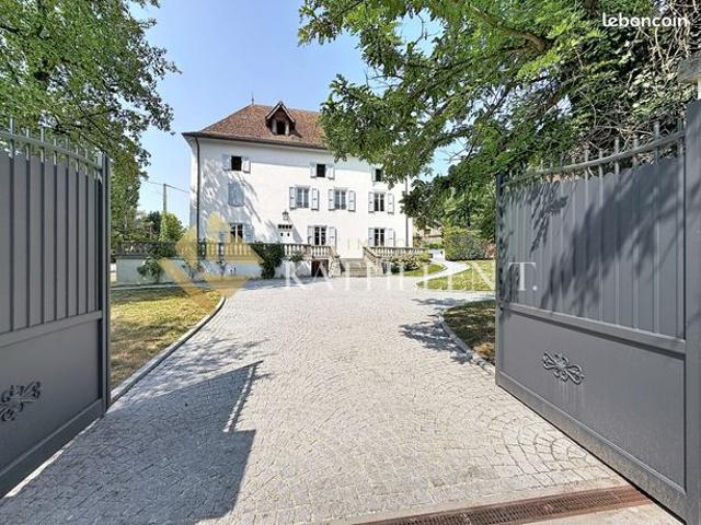 Propriété 8 pièces 394 m²