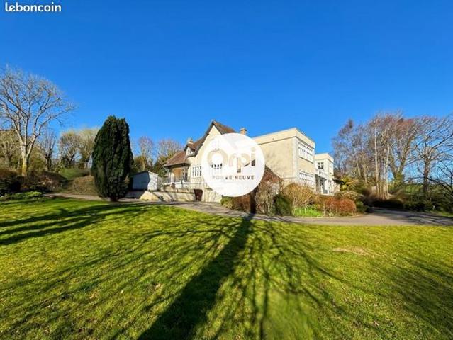 Propriété 8 pièces 390 m²