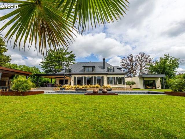 Propriété 8 pièces 392 m²