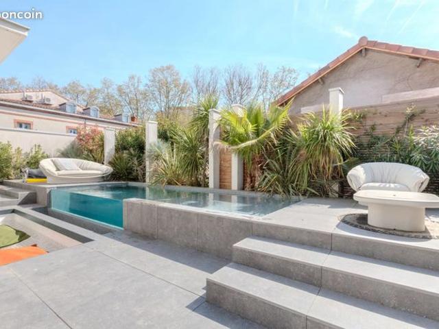 Propriété 8 pièces 412 m²