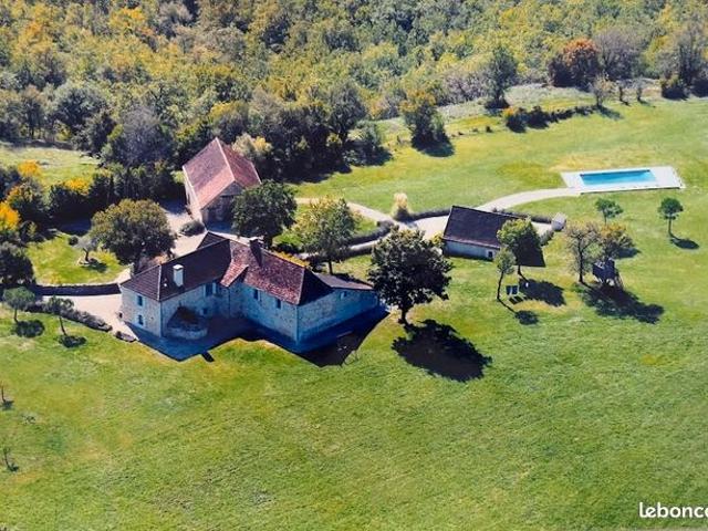 Propriété 8 pièces 450 m²