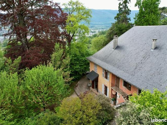 Propriété 8 pièces 570 m²
