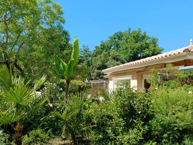 Propriété 8 pièces sur terrain d'environ 6000m2