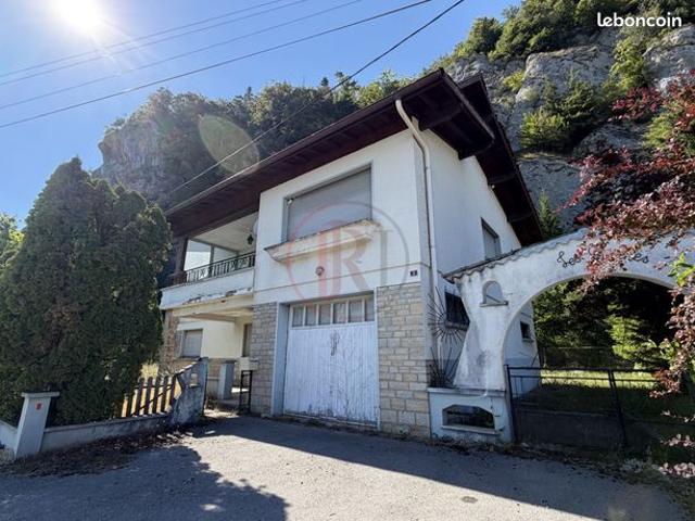 Propriété 9 pièces 153 m²