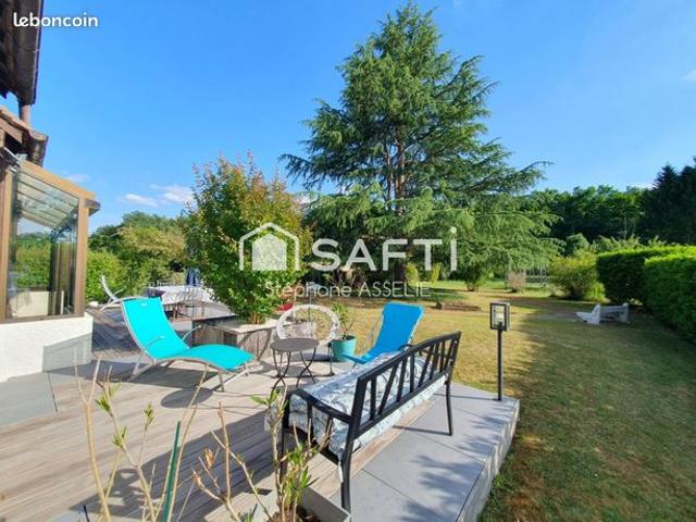 Propriété 9 pièces 161 m²