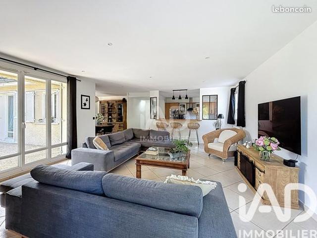 Propriété 9 pièces 163 m²