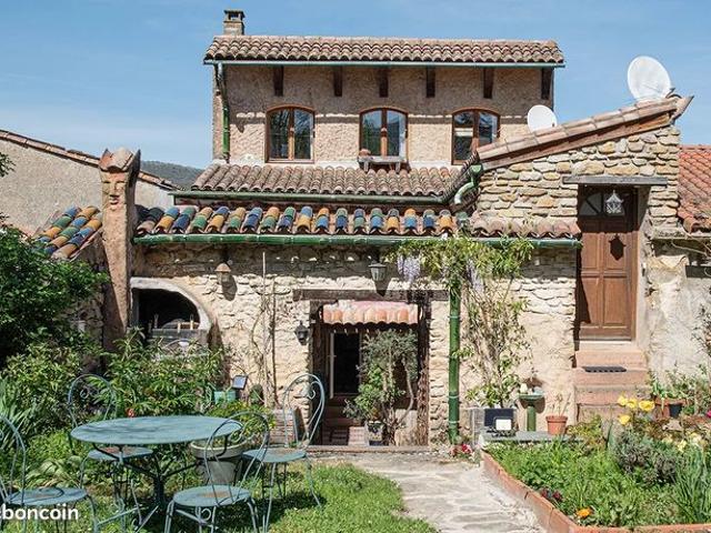 Propriété 9 pièces 174 m²