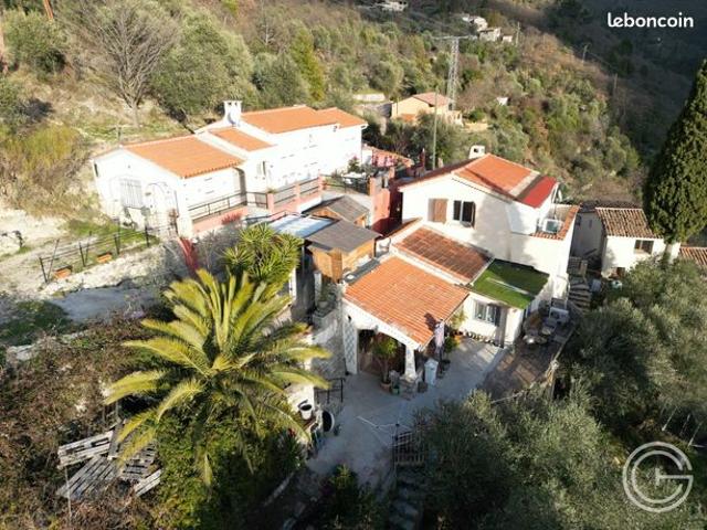 Propriété 9 pièces 183 m²