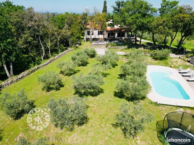 Propriété 9 pièces 183 m²