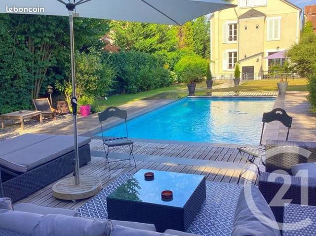 Propriété 9 pièces 197 m²