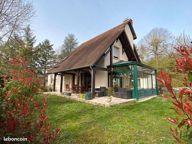 Propriété 9 pièces 198 m²