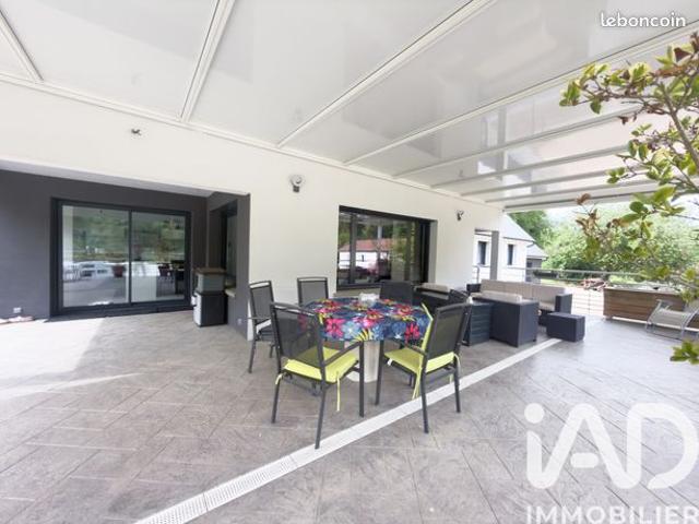 Propriété 9 pièces 198 m²
