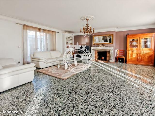 Propriété 9 pièces 198 m²