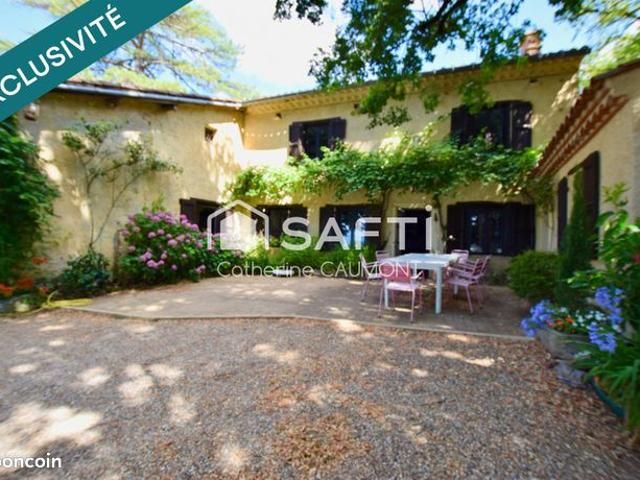 Propriété 9 pièces 198 m²
