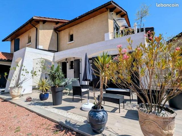 Propriété 9 pièces 205 m²