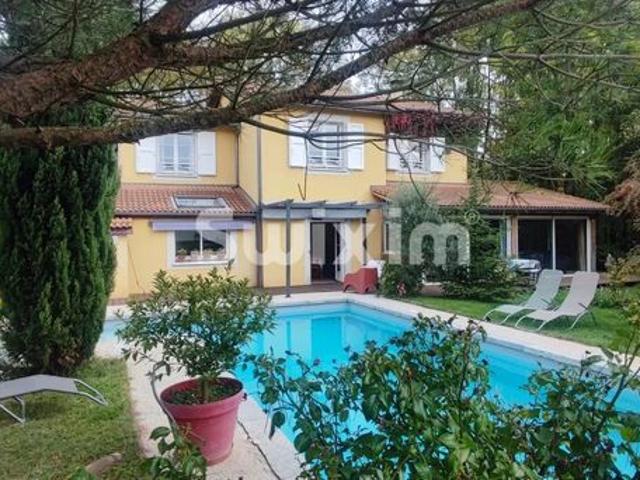 Propriété 9 pièces 206 m²