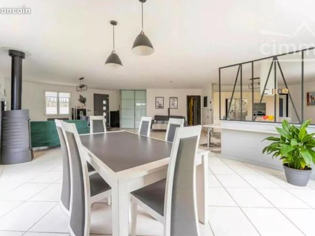 Propriété 9 pièces 207 m²
