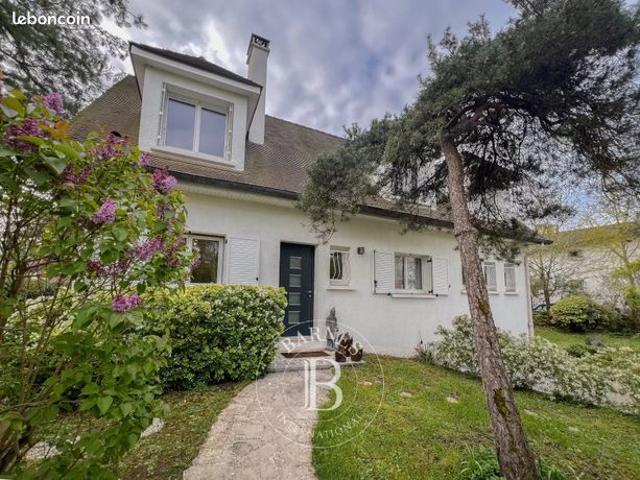 Propriété 9 pièces 208 m²