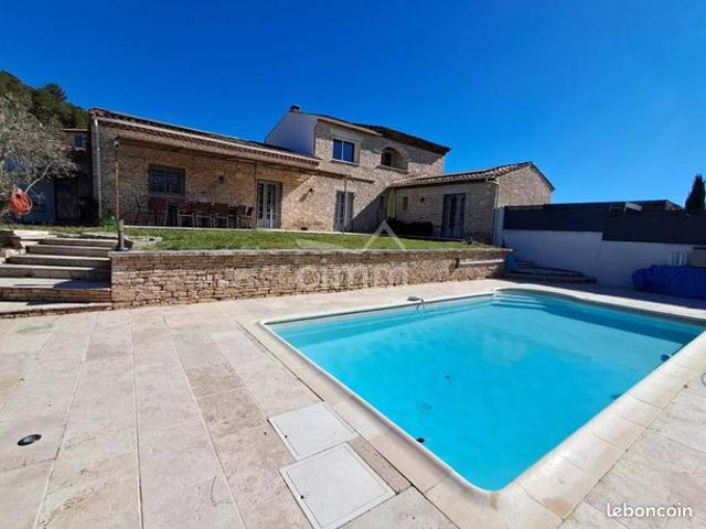 Propriété 9 pièces 214 m²