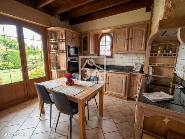 Propriété 9 pièces 214 m²
