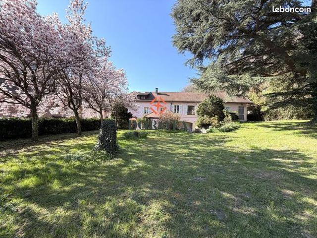 Propriété 9 pièces 216 m²