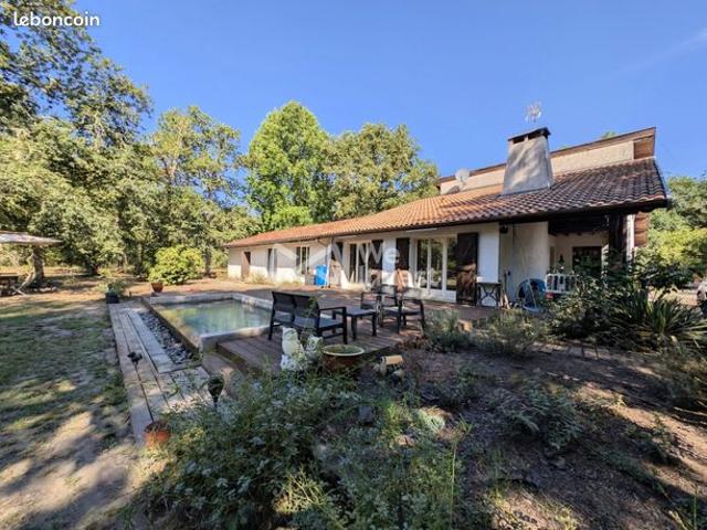 Propriété 9 pièces 216 m²