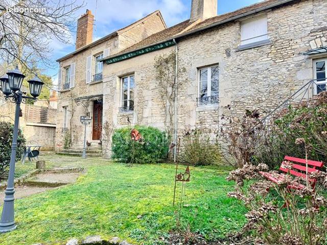 Propriété 9 pièces 218 m²