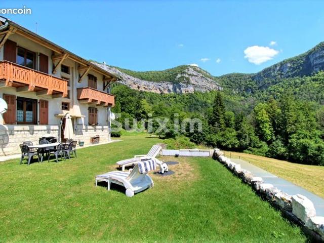 Propriété 9 pièces 218 m²