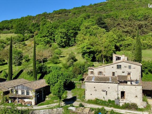 Propriété 9 pièces 218 m²