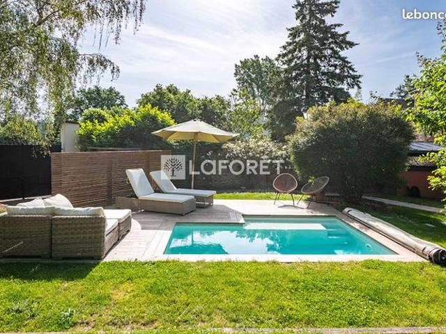 Propriété 9 pièces 219 m²