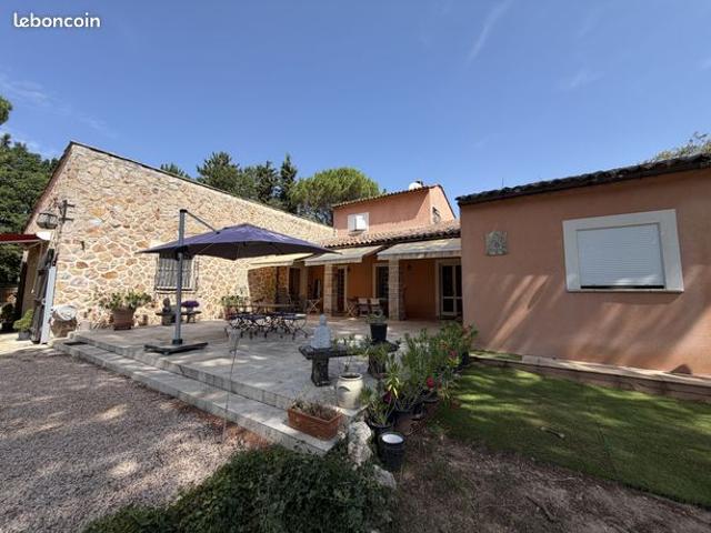 Propriété 9 pièces 210 m²