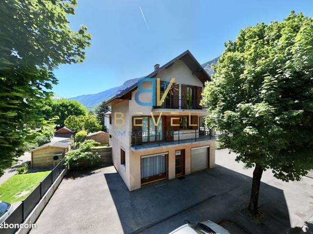 Propriété 9 pièces 212 m²