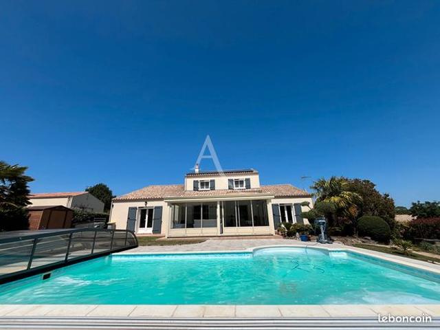 Propriété 9 pièces 213 m²