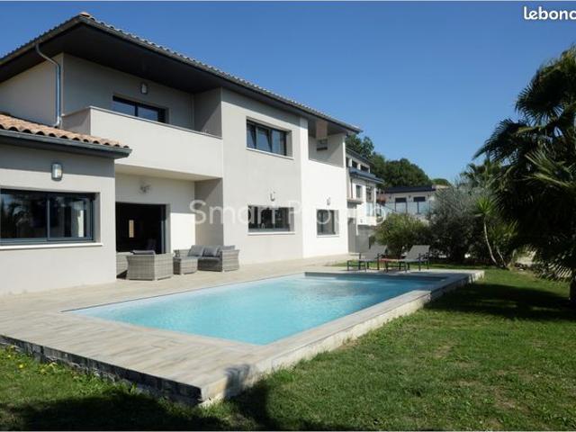 Propriété 9 pièces 225 m²