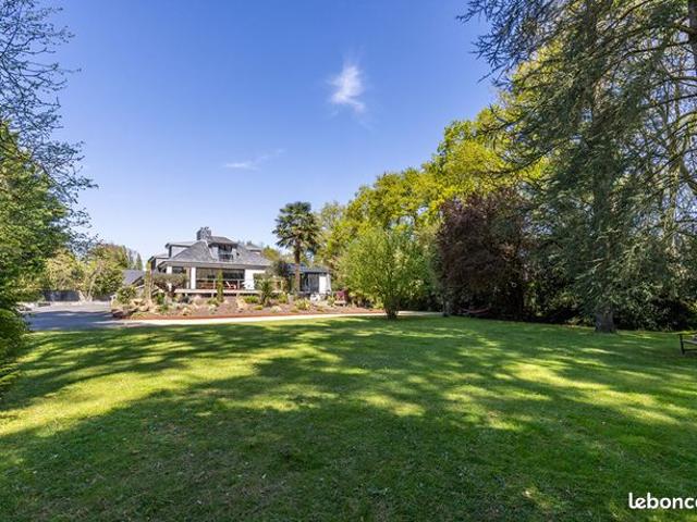 Propriété 9 pièces 358 m²