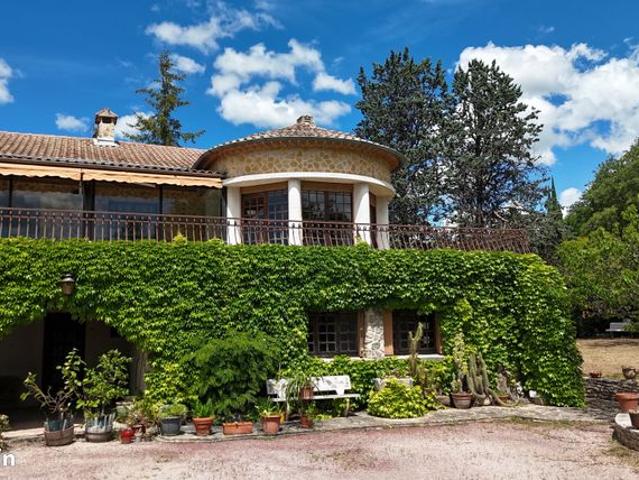 Propriété 9 pièces 220 m²