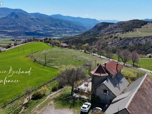 Propriété 9 pièces 221 m²